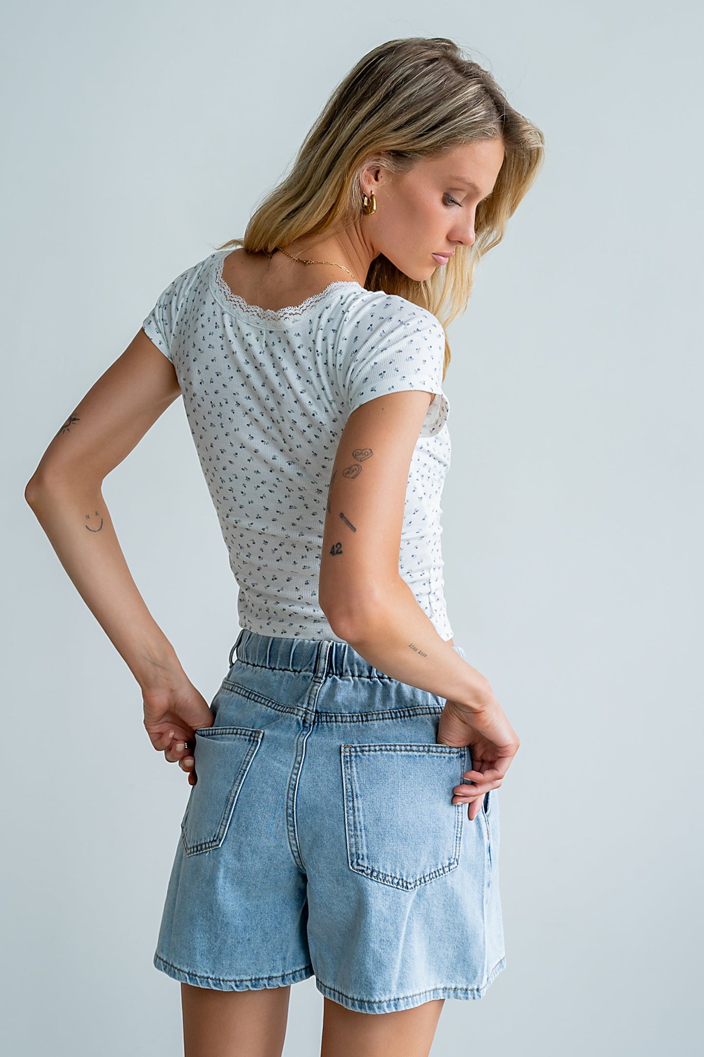Liliana Floral Tee in Ivory