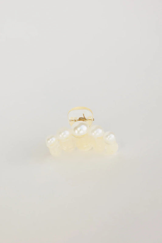 Oversized Pearl Claw Clip in Small