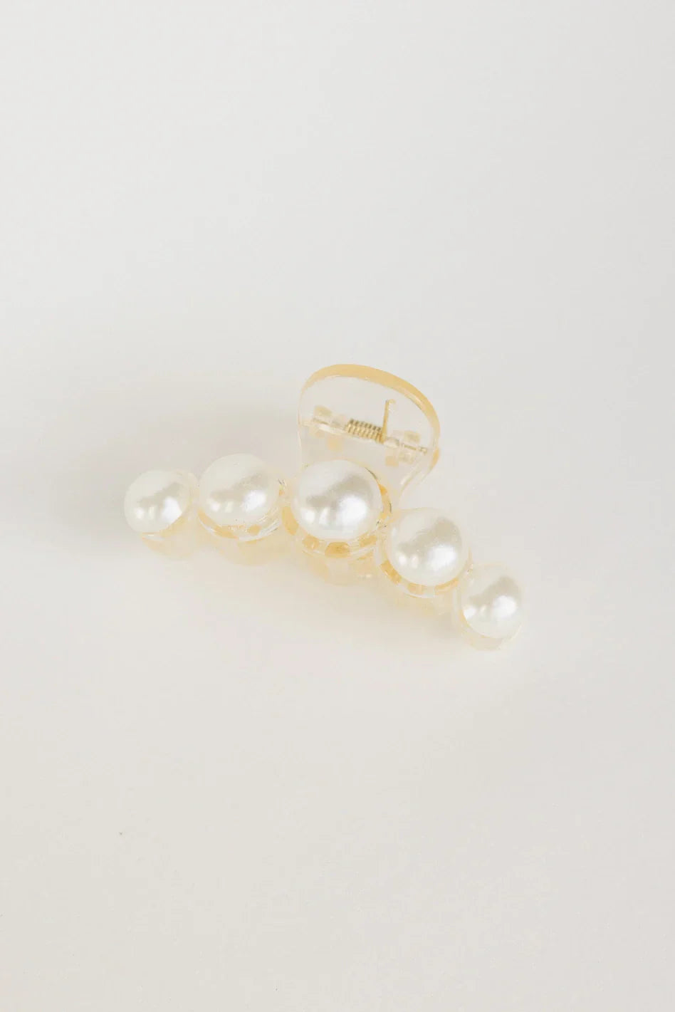 Oversized Pearl Claw Clip in Medium