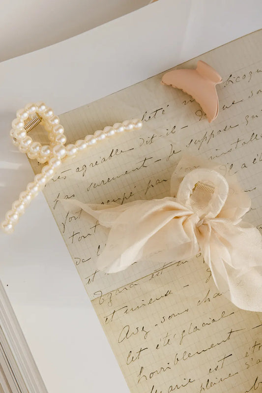 Pearl Loop Claw Clip