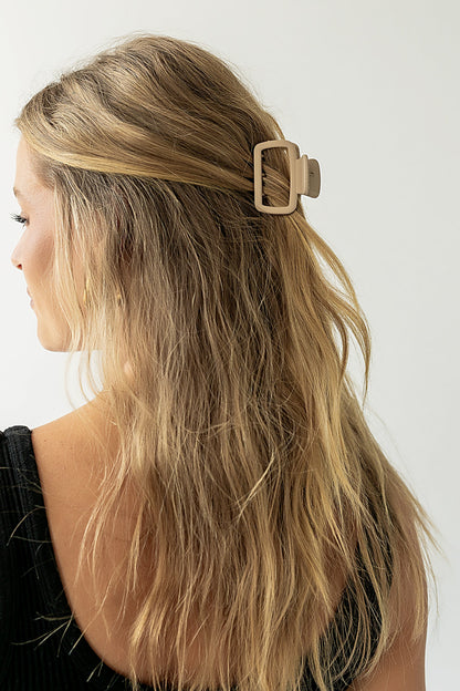 Tati Cutout Claw Clip in Blush