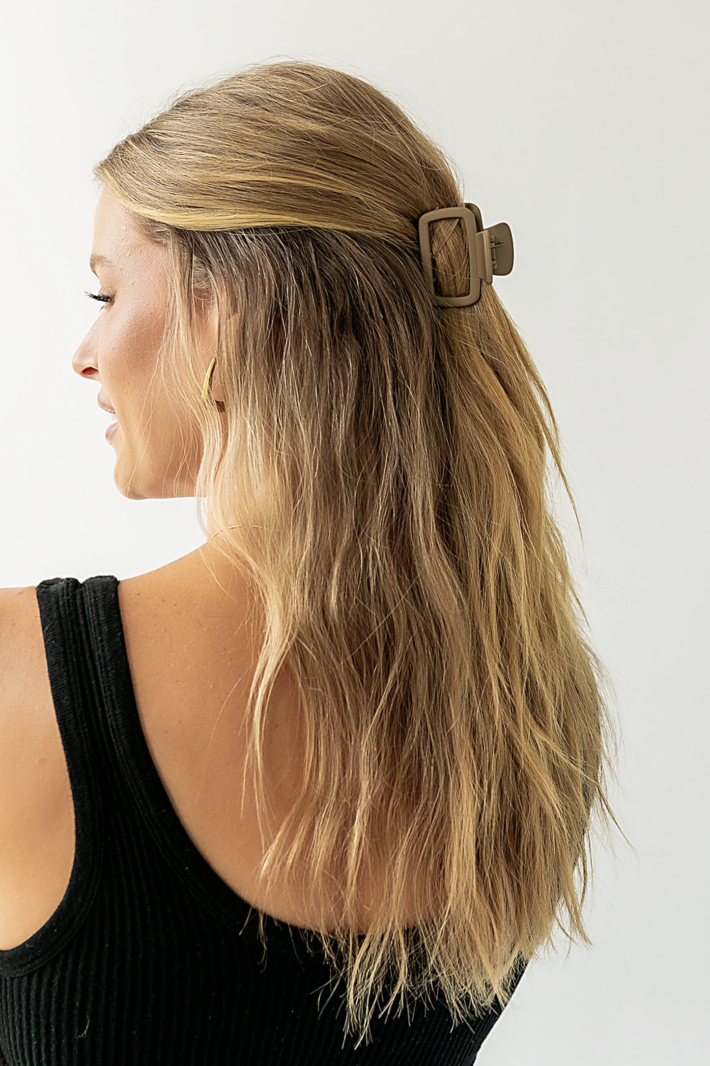 Tati Cutout Claw Clip in Brown