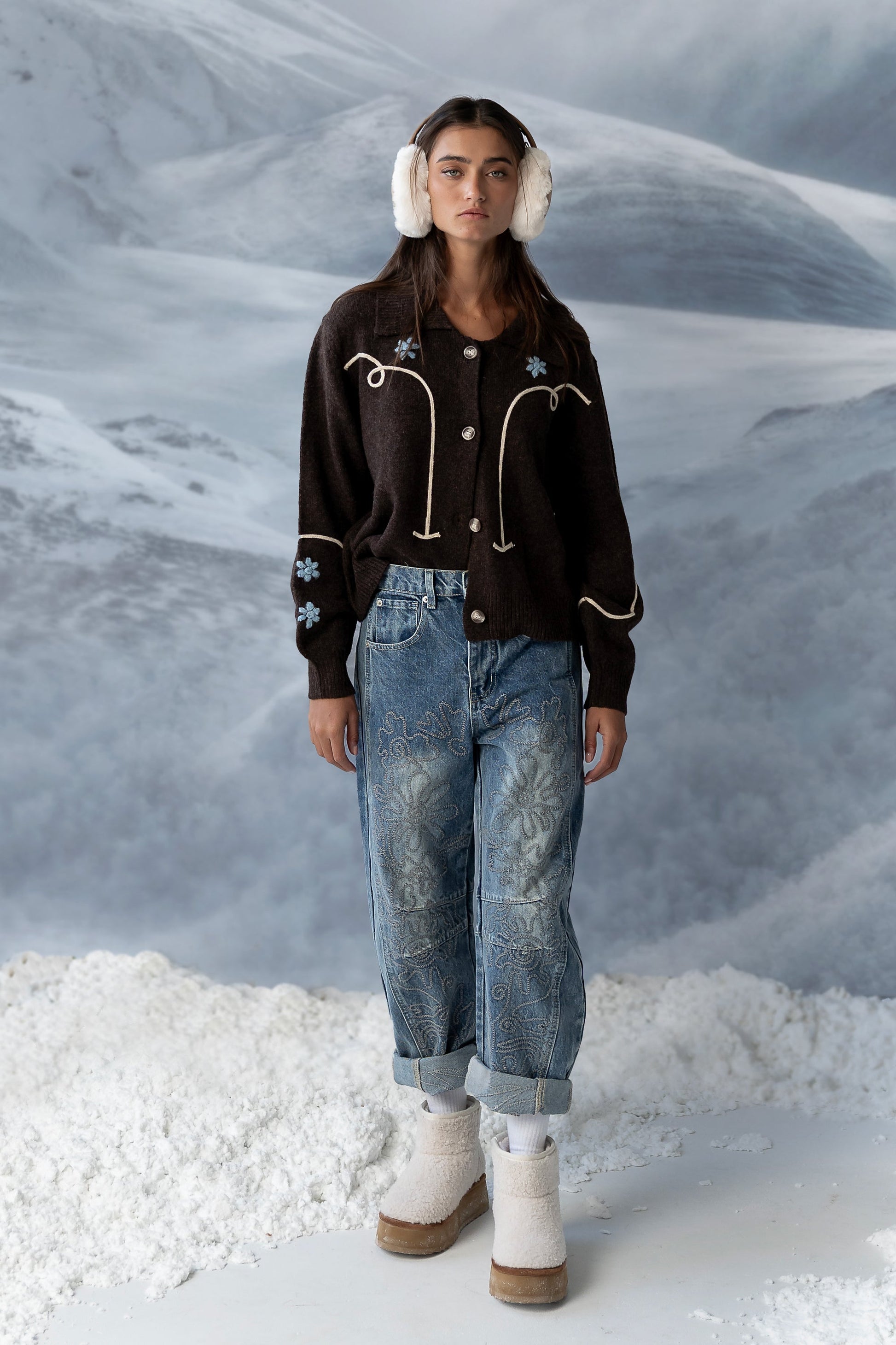 Kinsey Embroidered Barrel Jeans in Medium Wash
