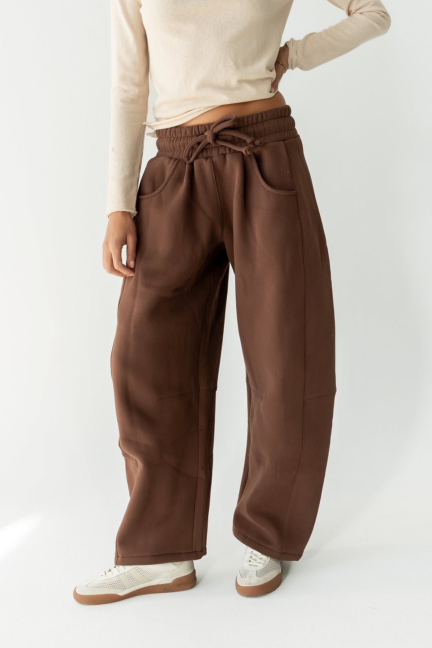 Maribel Barrel Sweatpants in Brown