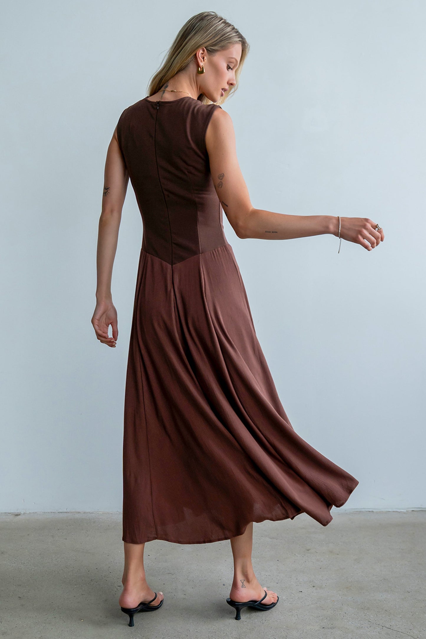 Charles Maxi Dress in Red-Brown